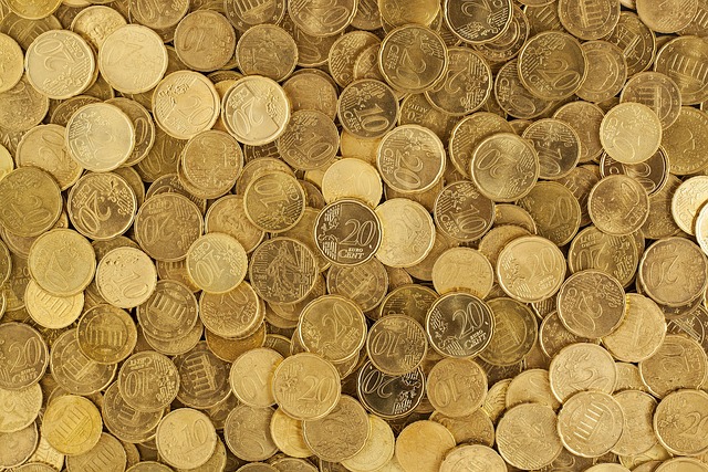 様々な節約グッズのアイコンが並び、最適なものを選ぶイメージ