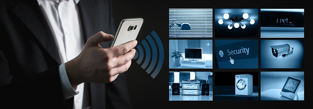 スマートホーム見守りカメラが設置されたリビングのイメージ