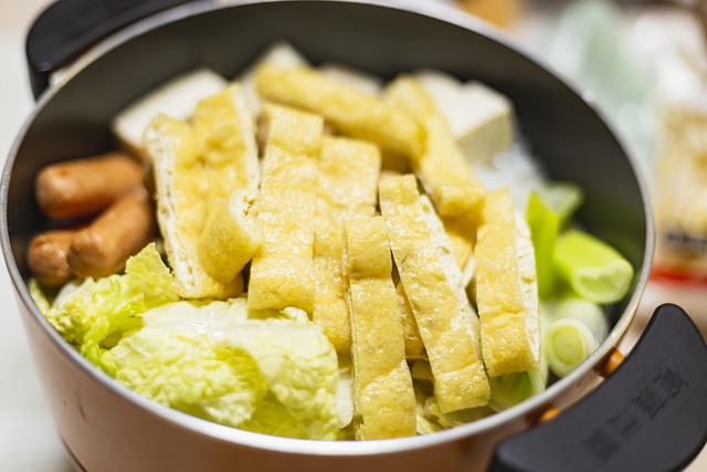電子レンジグリルで作った美味しい料理を囲む家族