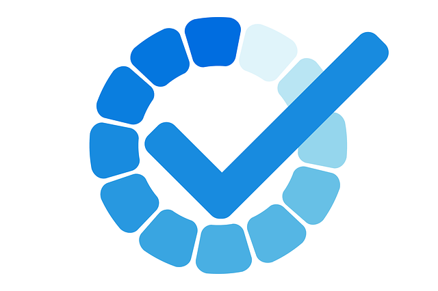 敷き布団の品質表示を確認する人