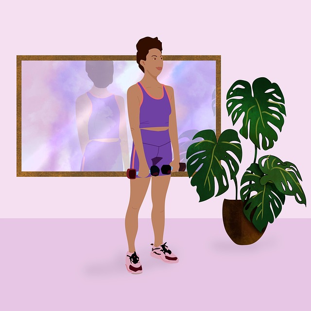 鏡に映る自分の肌を見て、笑顔で満足げな女性