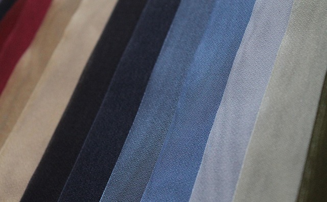 3種類の保温ポンチョが並べられ、比較されている様子