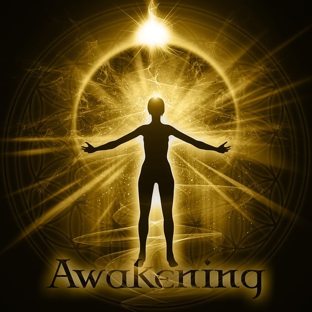 目覚めが爽やかで、新しいマットレスで喜ぶ人のイメージ