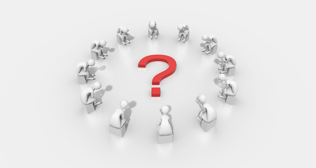 食洗機分岐水栓の比較表を指差しながら、どれが良いか検討している様子