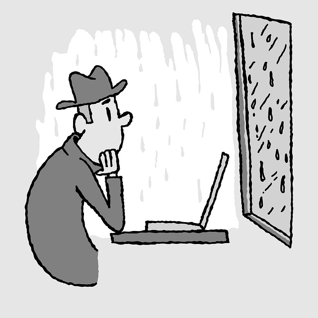 悩んでいる人が低温調理器のパンフレットを見ている様子