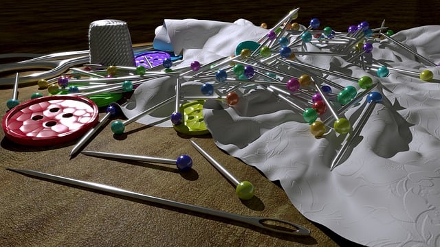 ブレンダーを安全に使い、手入れしている人の手元