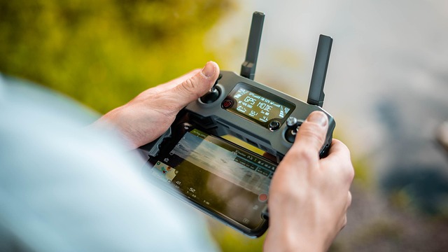 スマートリモコン購入時の注意点を表すイラスト