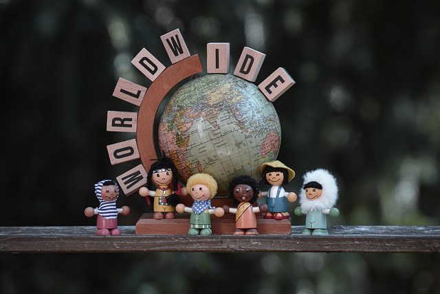 様々な知育おもちゃが並べられた比較イメージ