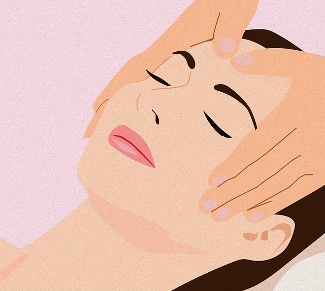 洗顔後の肌に満足して笑顔の女性