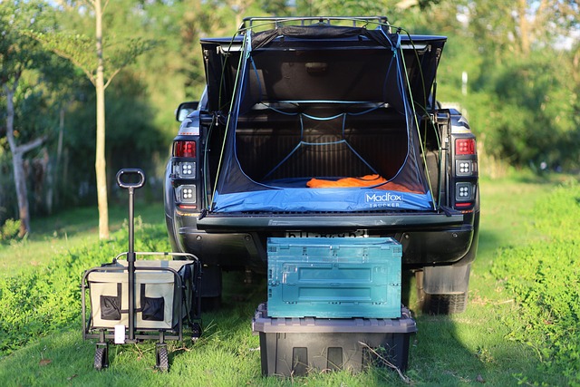 快適に調理を楽しむキャンパーの笑顔