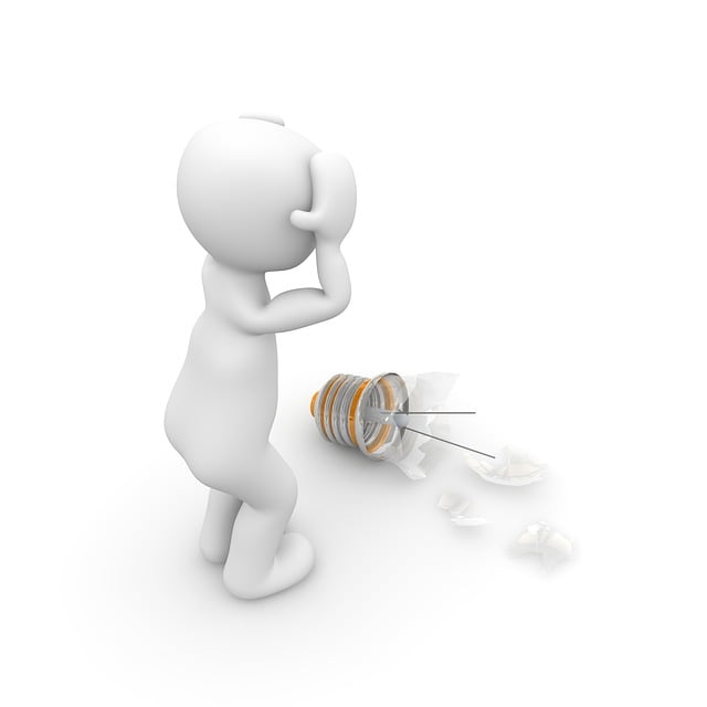 たくさんのスマート電球が並び、どれを選ぶか迷っている人のイメージ