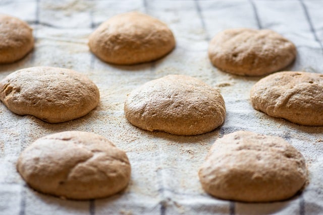 オーブントースターコンベクションで調理された美味しそうな料理