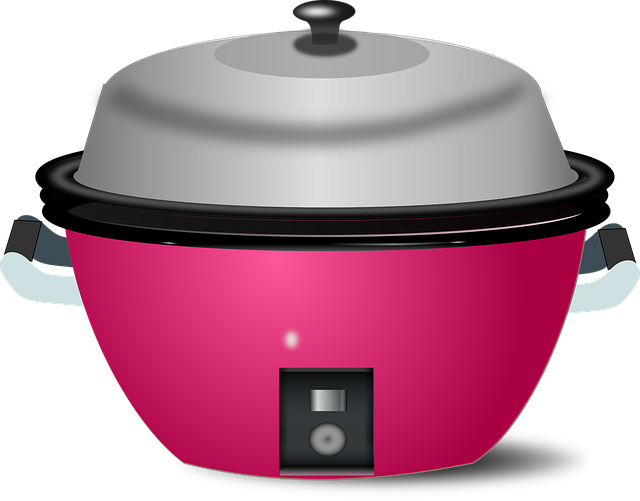 炊飯器の手入れをしている清潔なキッチン風景