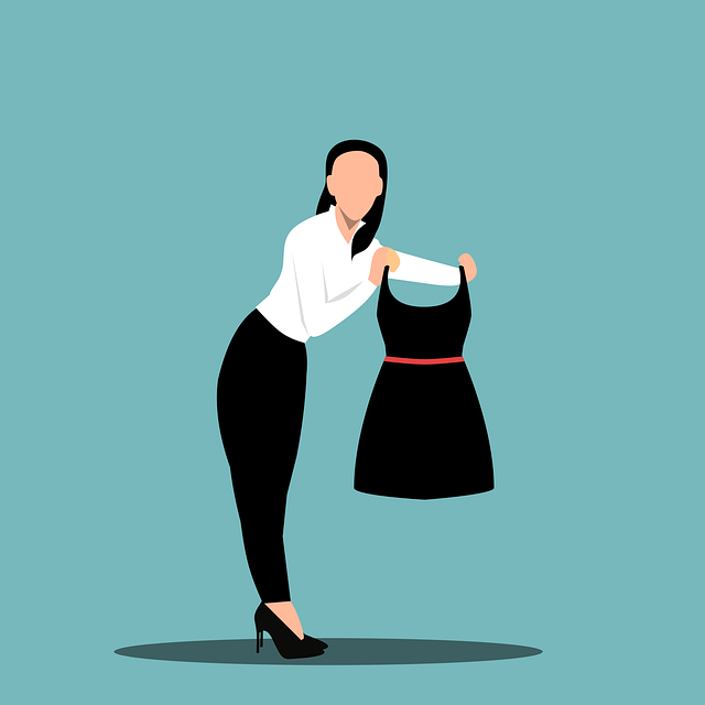 たくさんのクレンジングウォーターのボトルが並び、悩む女性