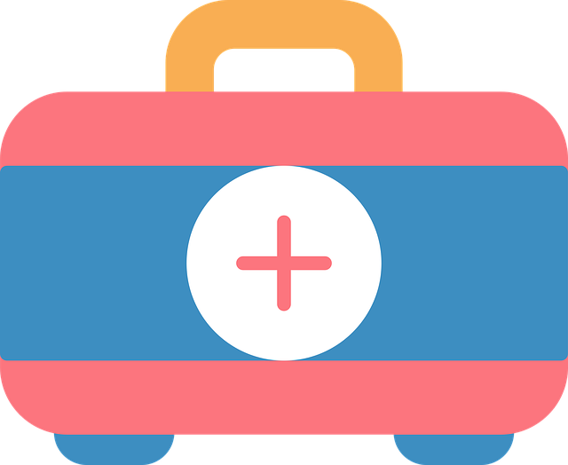 安心した表情で防災セットを眺める女性